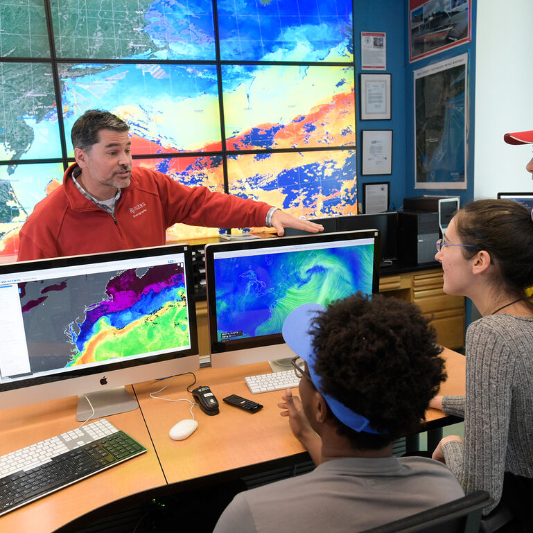 Students working on computers in the Department of Oceanography at the School of Environmental and Biological Studies