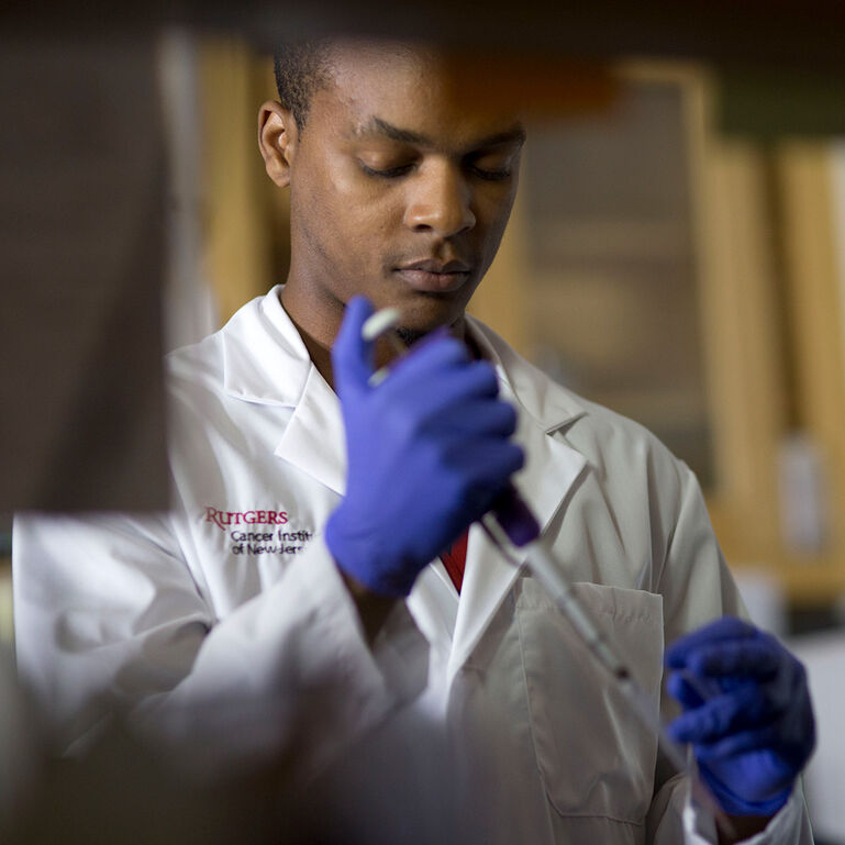 Rutgers Cancer Institute researcher working in laboratory